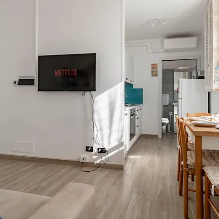 H11 M Lungomare - Centro Apartment